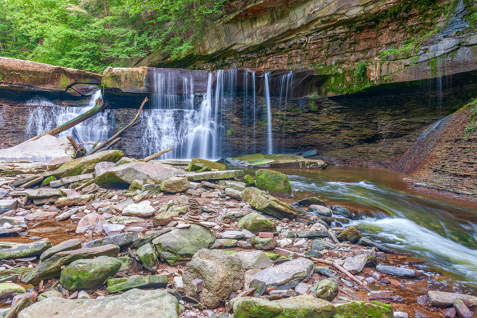 Great Falls Of Tinkers Creek In Viaduct Park. Bedford. Ohio. Usa