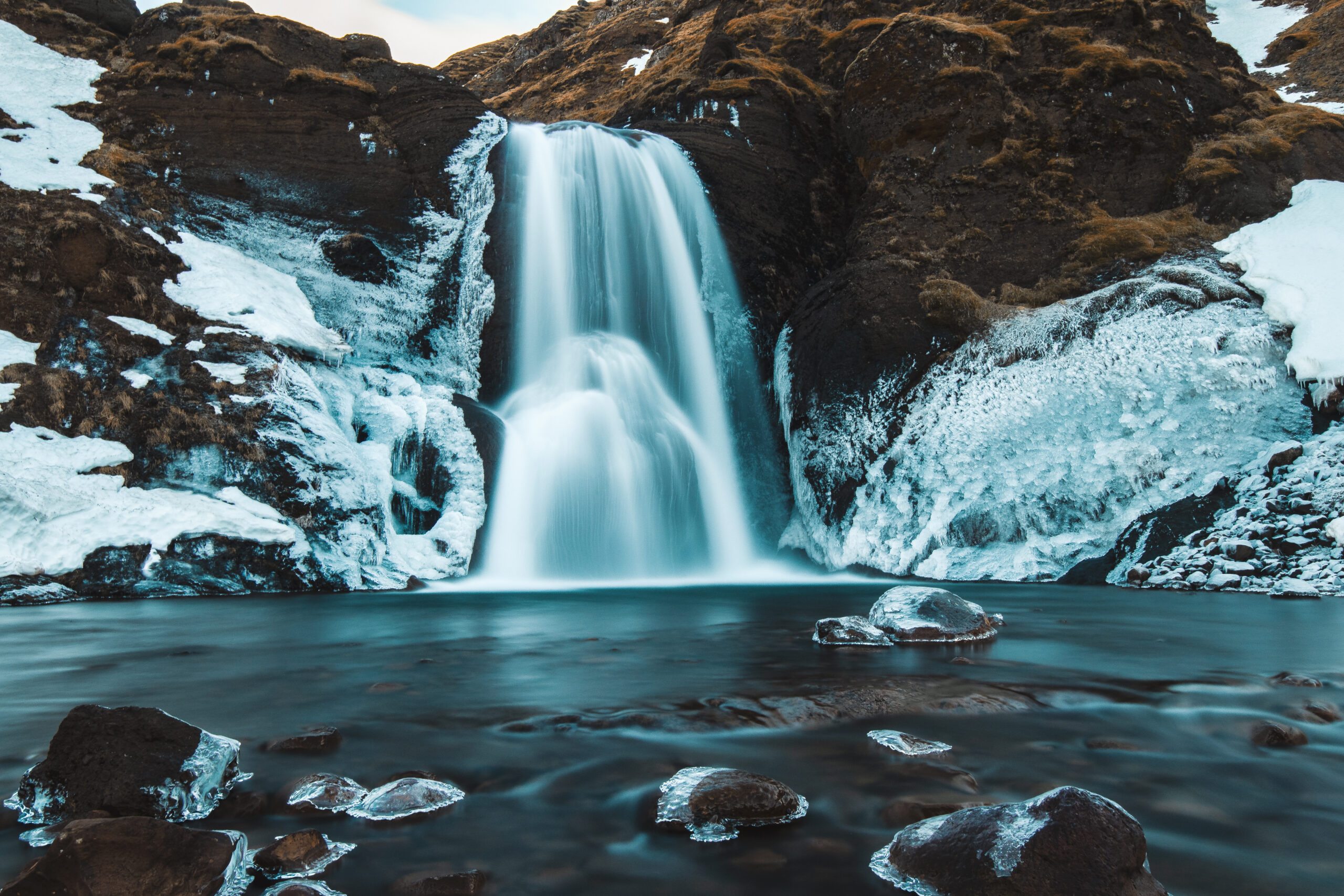 Helgufoss,In,Winter,Iceland