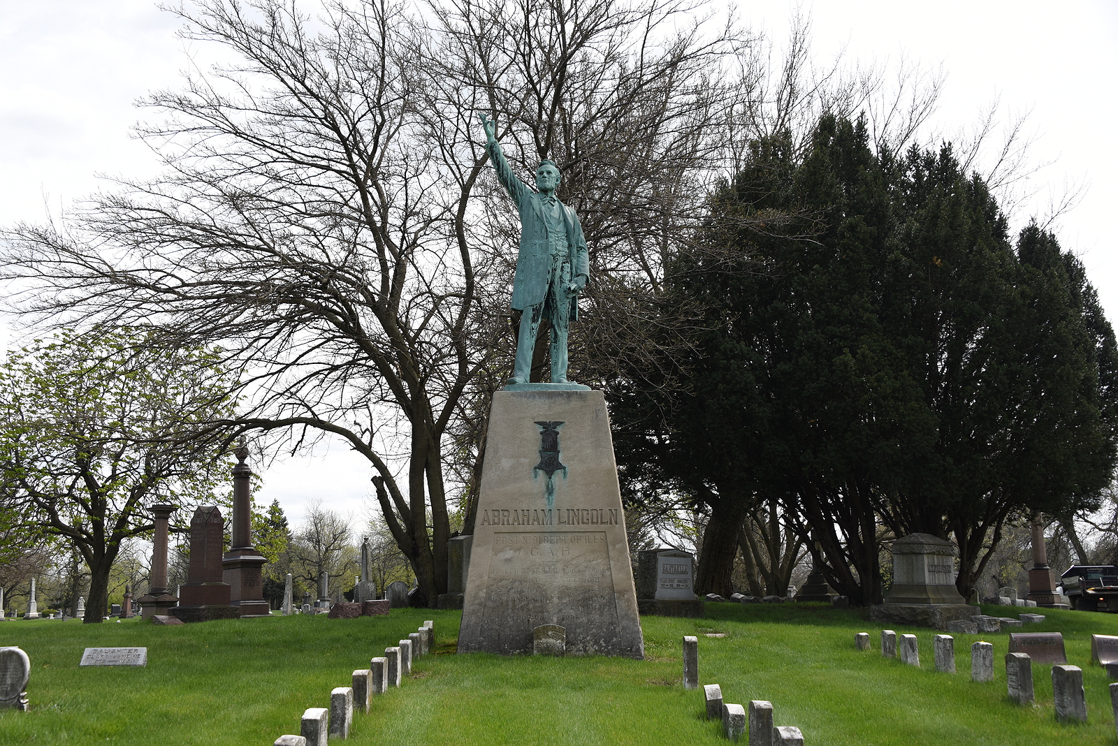 Chicago, IL May 7, 2020, Abraham Lincoln statue in front of Union soldier burial site Oak Woods Cemetery