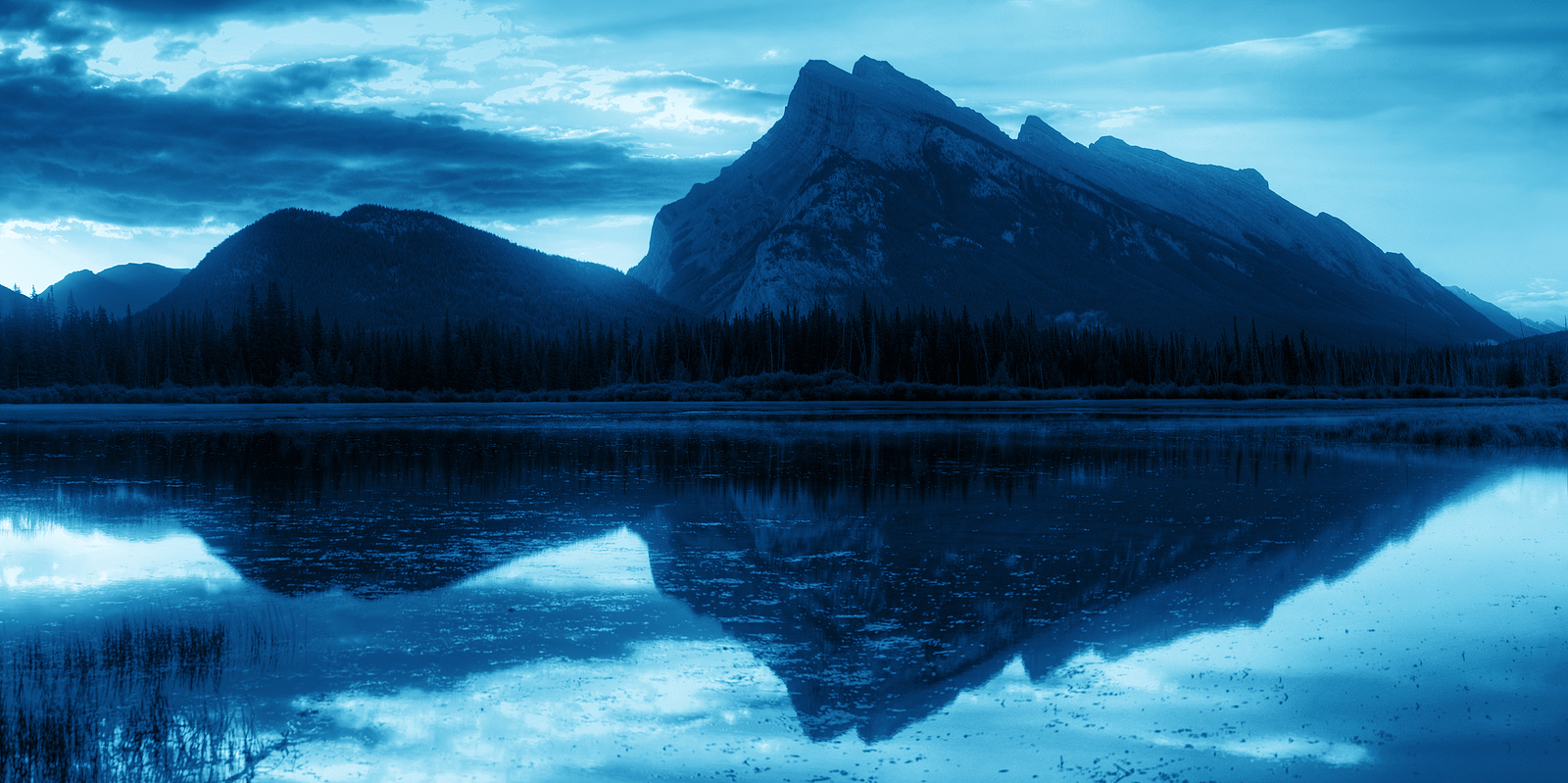 Vermillion Lake sunrise in Banff National Park in Canada