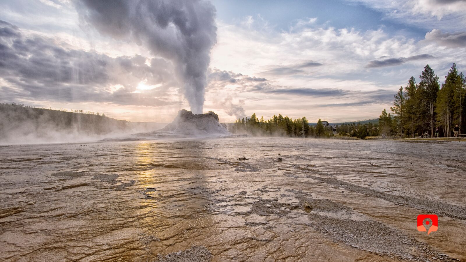 This Is Why Park Rangers Warn Tourists Not to Throw Things in Yellowstone's  Geysers | wnep.com